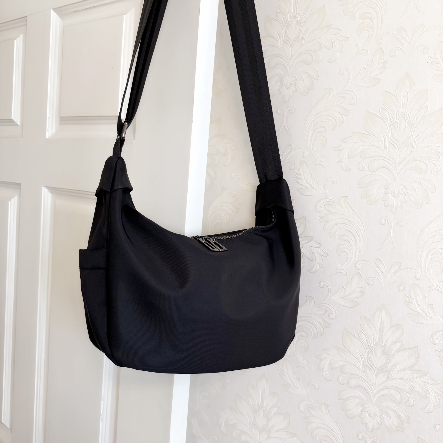 2026新款牛津布跨包女运动休闲风纯色简约单肩斜挎包小众轻便女包