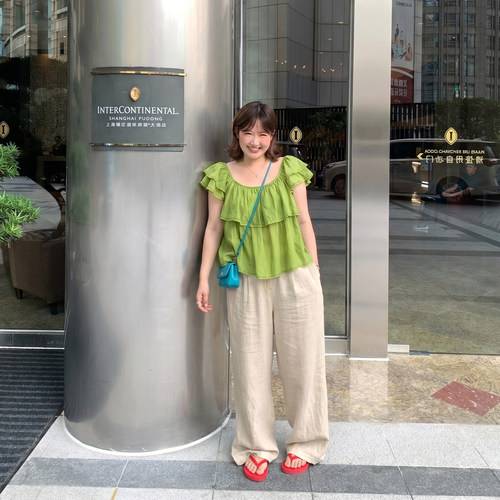 Q了个T大码女装胖mm绝美巨好看巨遮肚适合微胖女生穿搭荷叶边上衣