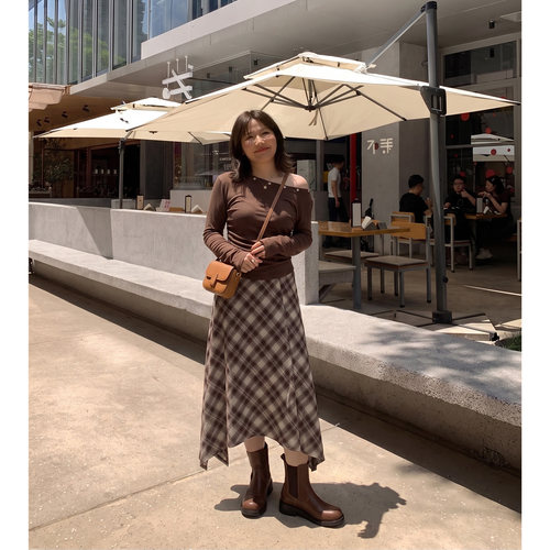 Q了个T大码女装微胖mm斜肩长袖+不规格格纹裙子