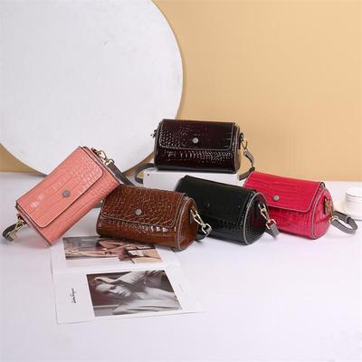 头层牛皮鳄鱼纹真皮斜挎枕头女包