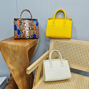 牛皮2025新款 真皮女包品牌尾货捡漏宽肩带单肩马鞍妈妈女士包 时尚