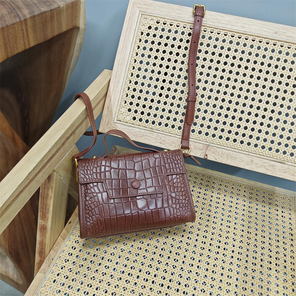 撤柜库存捡漏清货真皮斜挎女士包