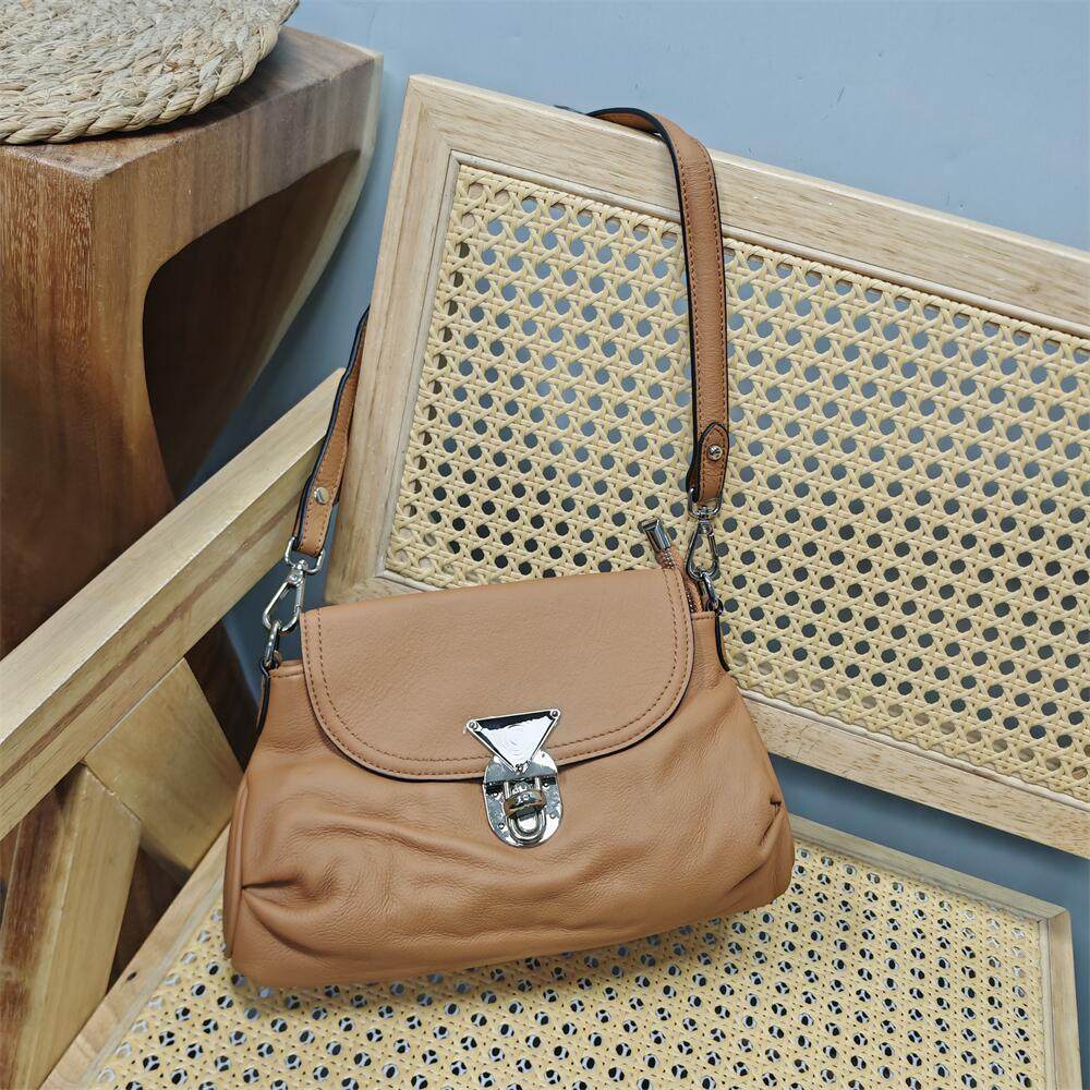 头层牛皮纹路真皮外贸出口尾货荔枝纹2026软皮个性斜挎单肩女士包