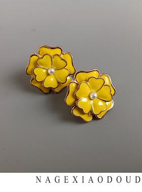 J25少量现货黄色多层滴油山茶花耳钉