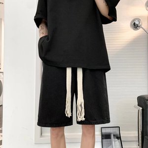 日系复古宽松直筒牛仔短裤男潮牌过膝五分裤百搭裤子K512P35,黑色裤子搭配黑色衬衫白腰带图片