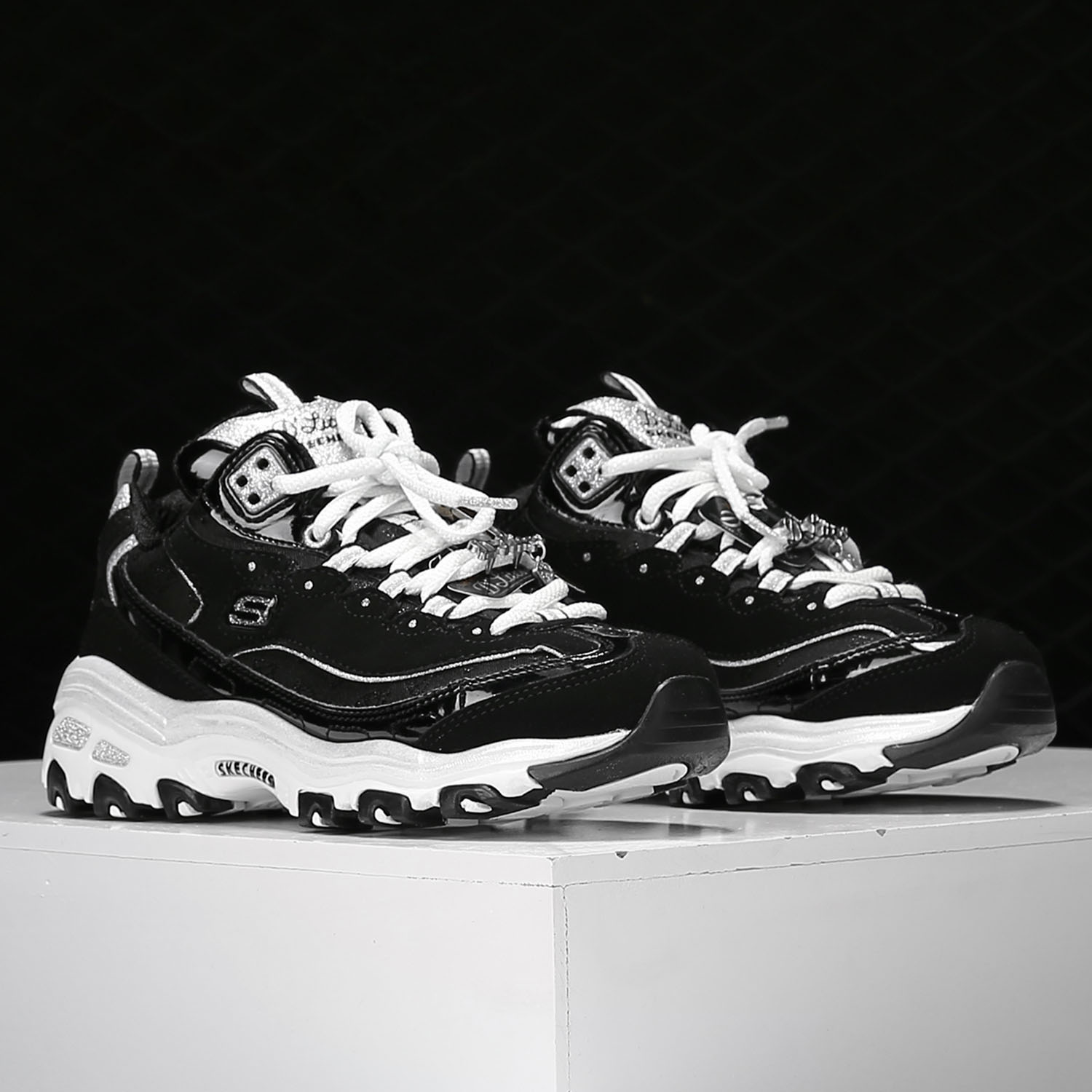 斯凯奇厚底熊猫女子运动鞋