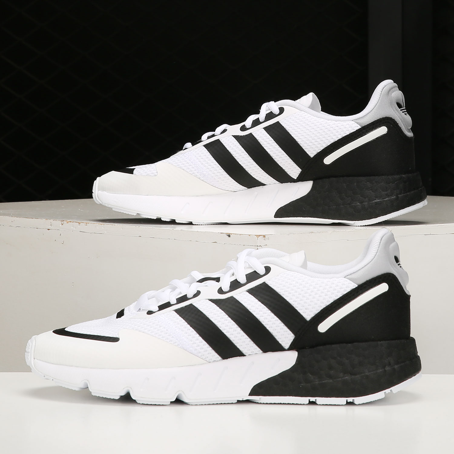 三叶草boost缓震运动休闲鞋