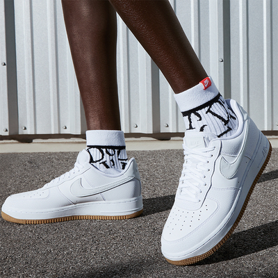 耐克女士简约低帮运动鞋