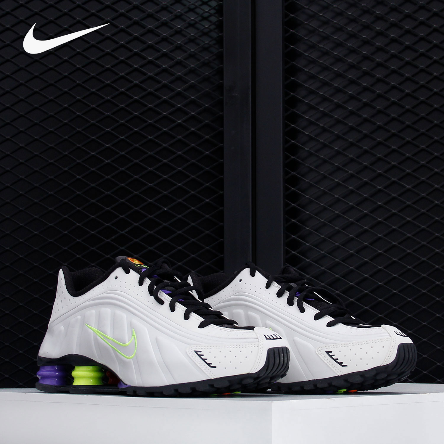 耐克SHOXR4男子跑步鞋