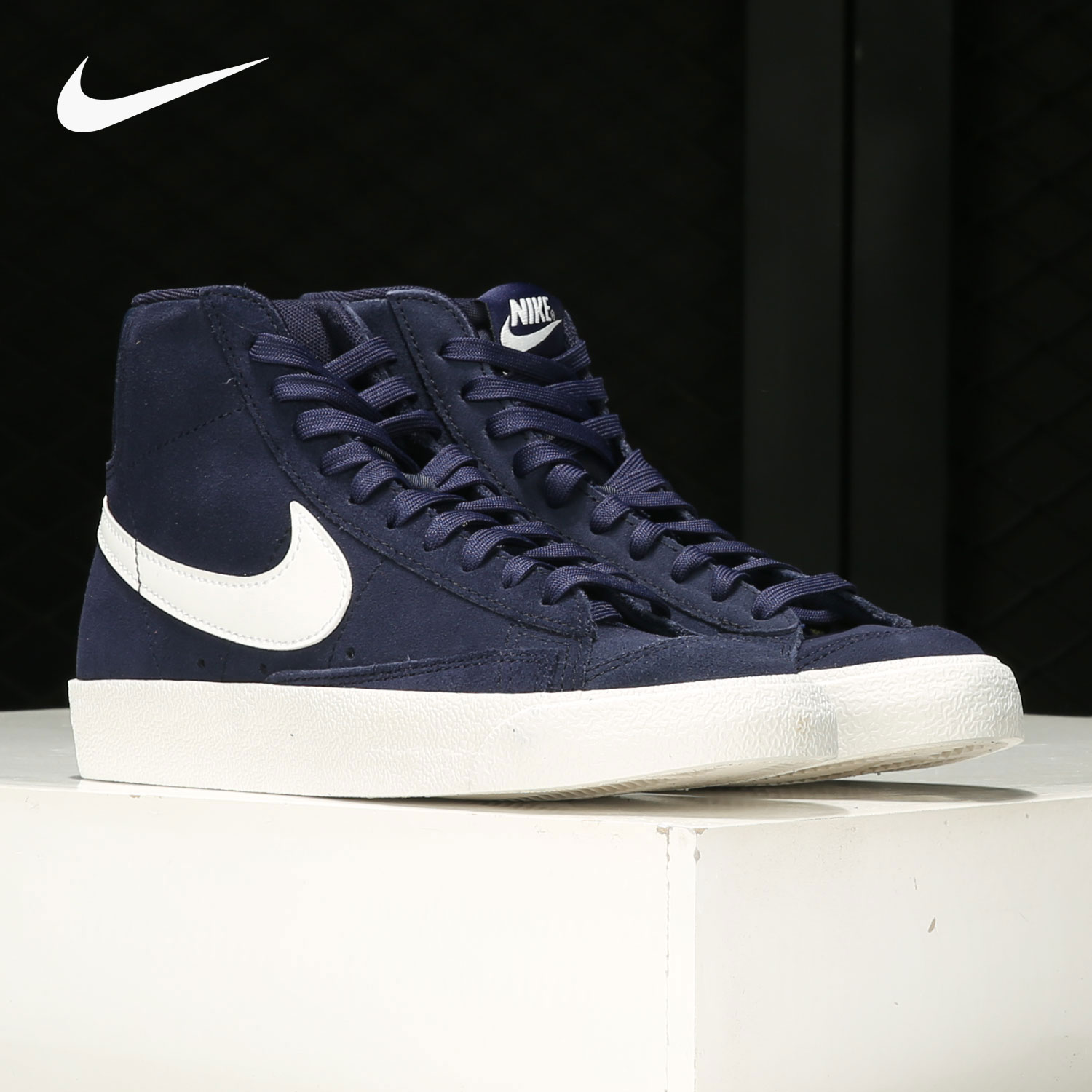 Nike正品休闲板鞋翻毛皮