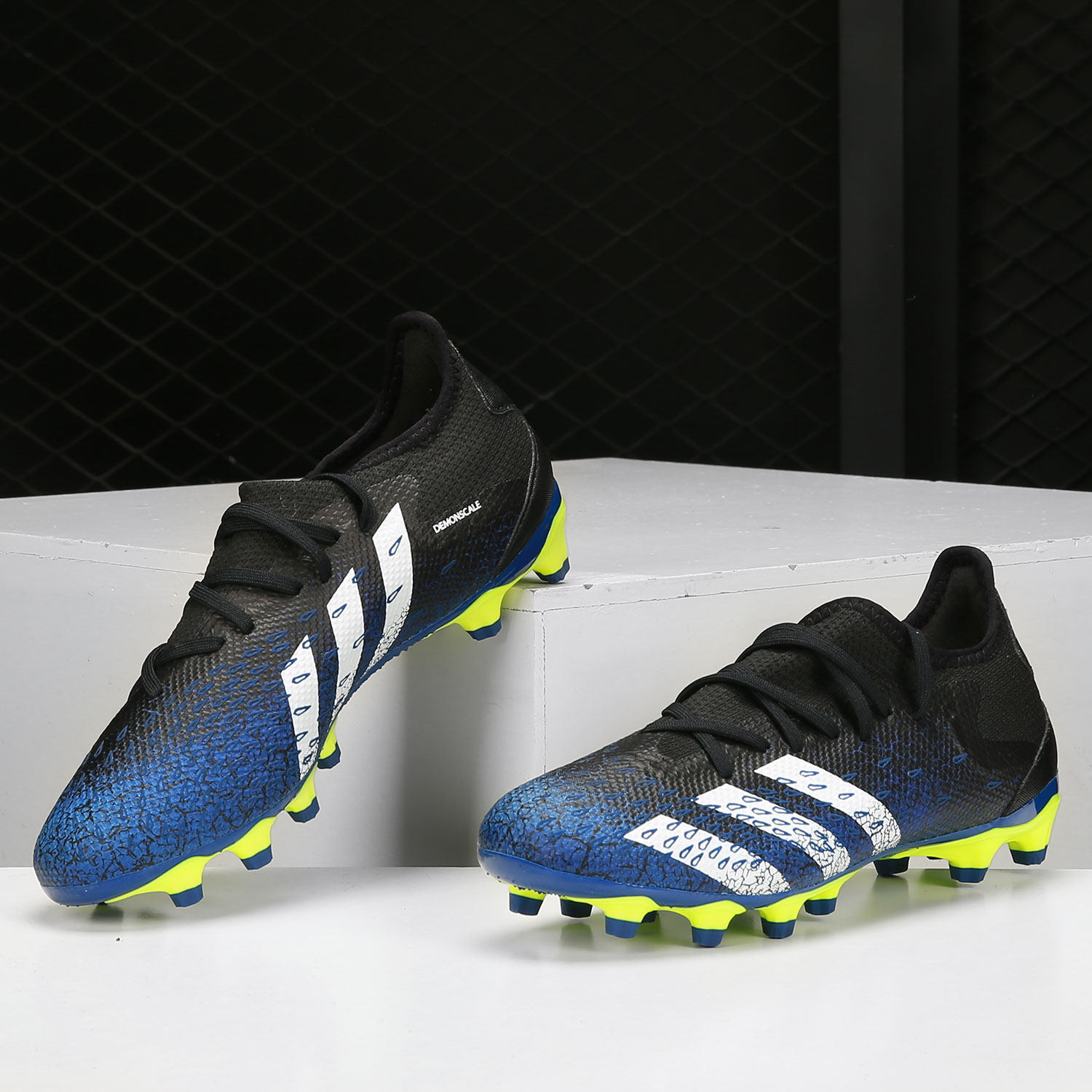 Adidas/阿迪达斯正品男子新款猎鹰 .3 L MG钉人草足球鞋FZ3705