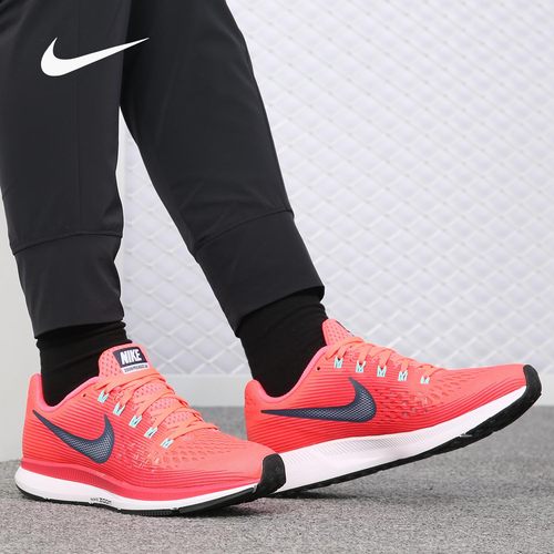 耐克透气轻便运动跑步鞋