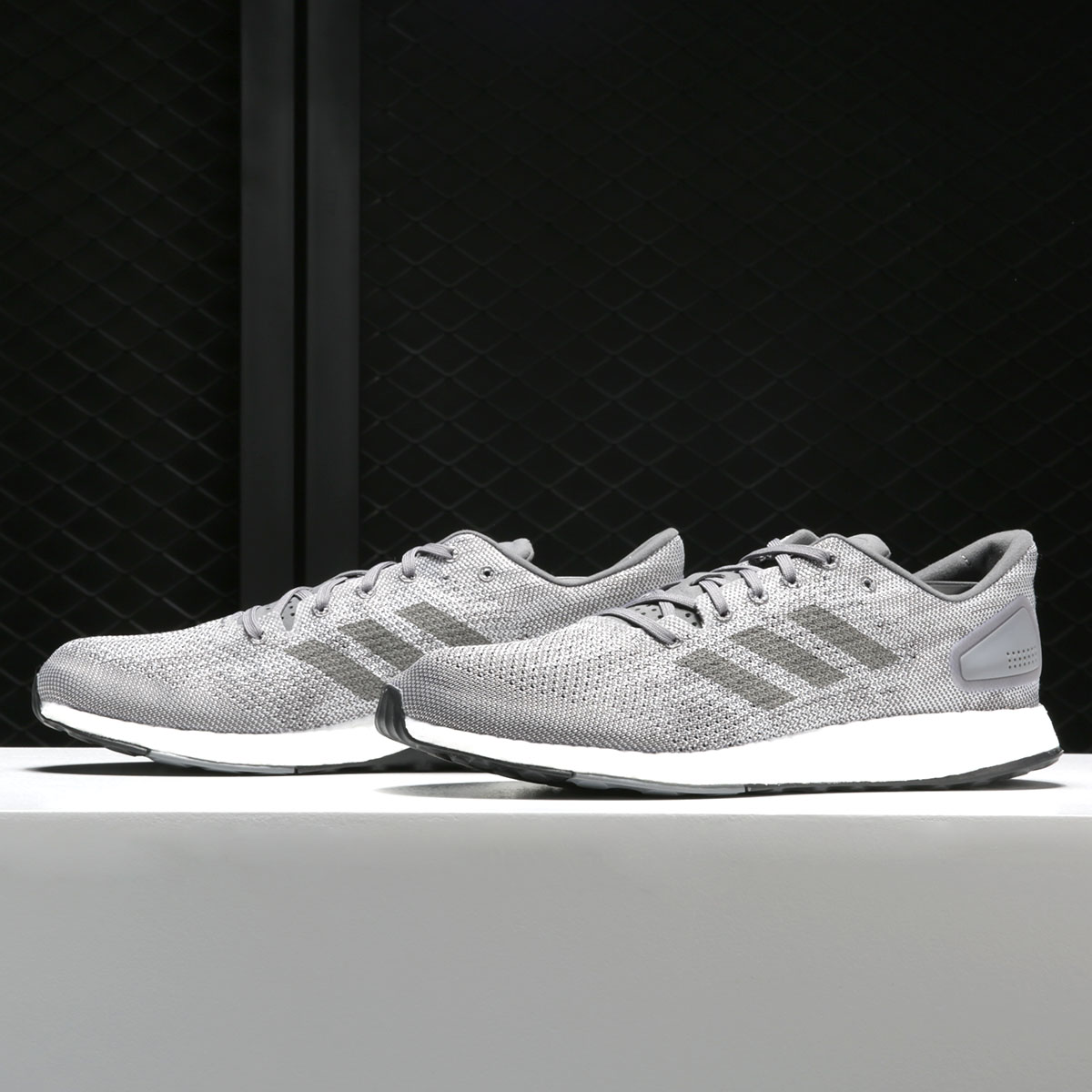 阿迪达斯BOOST男女跑步鞋