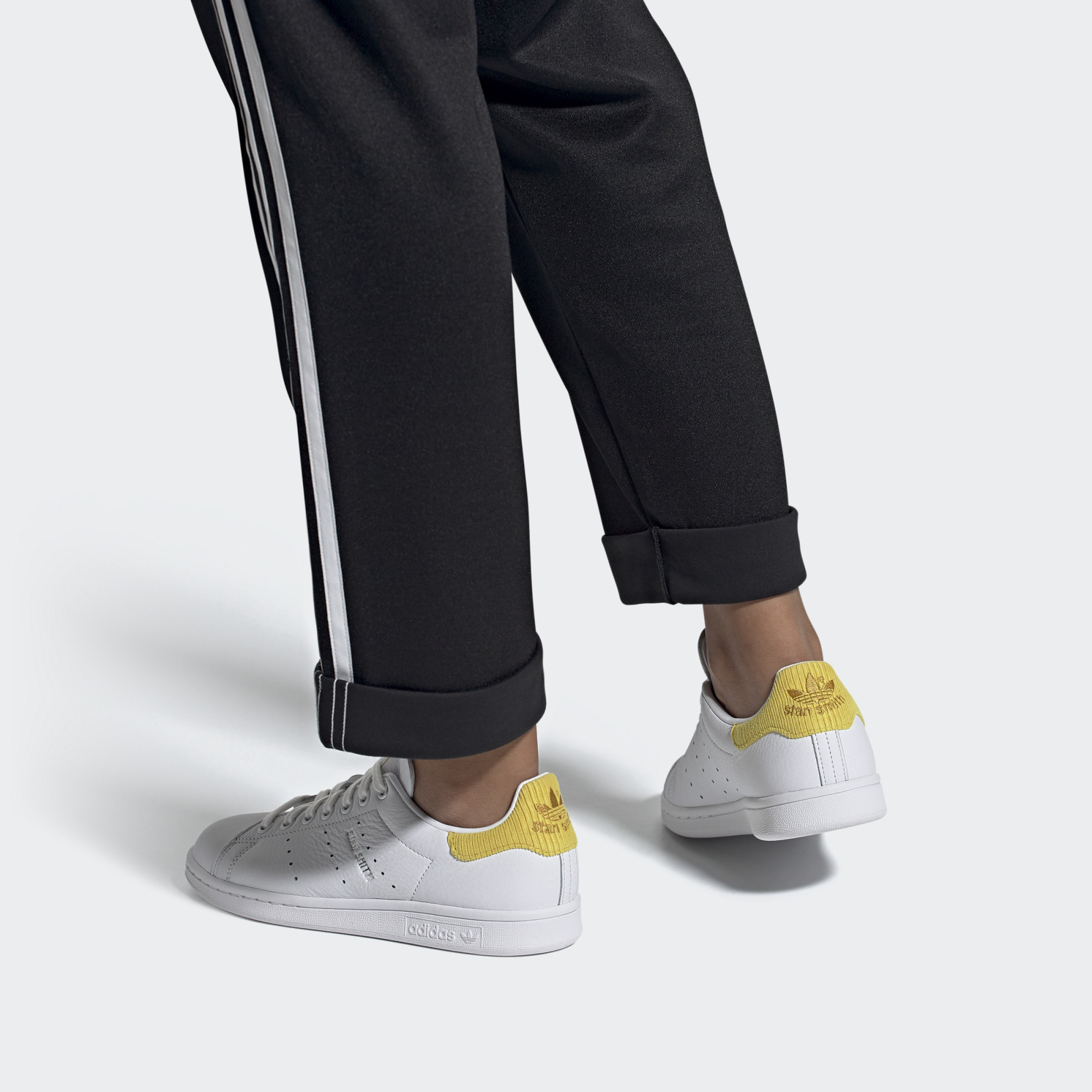 Adidas/阿迪达斯正品秋季新款女子休闲时尚白带小白鞋H69023