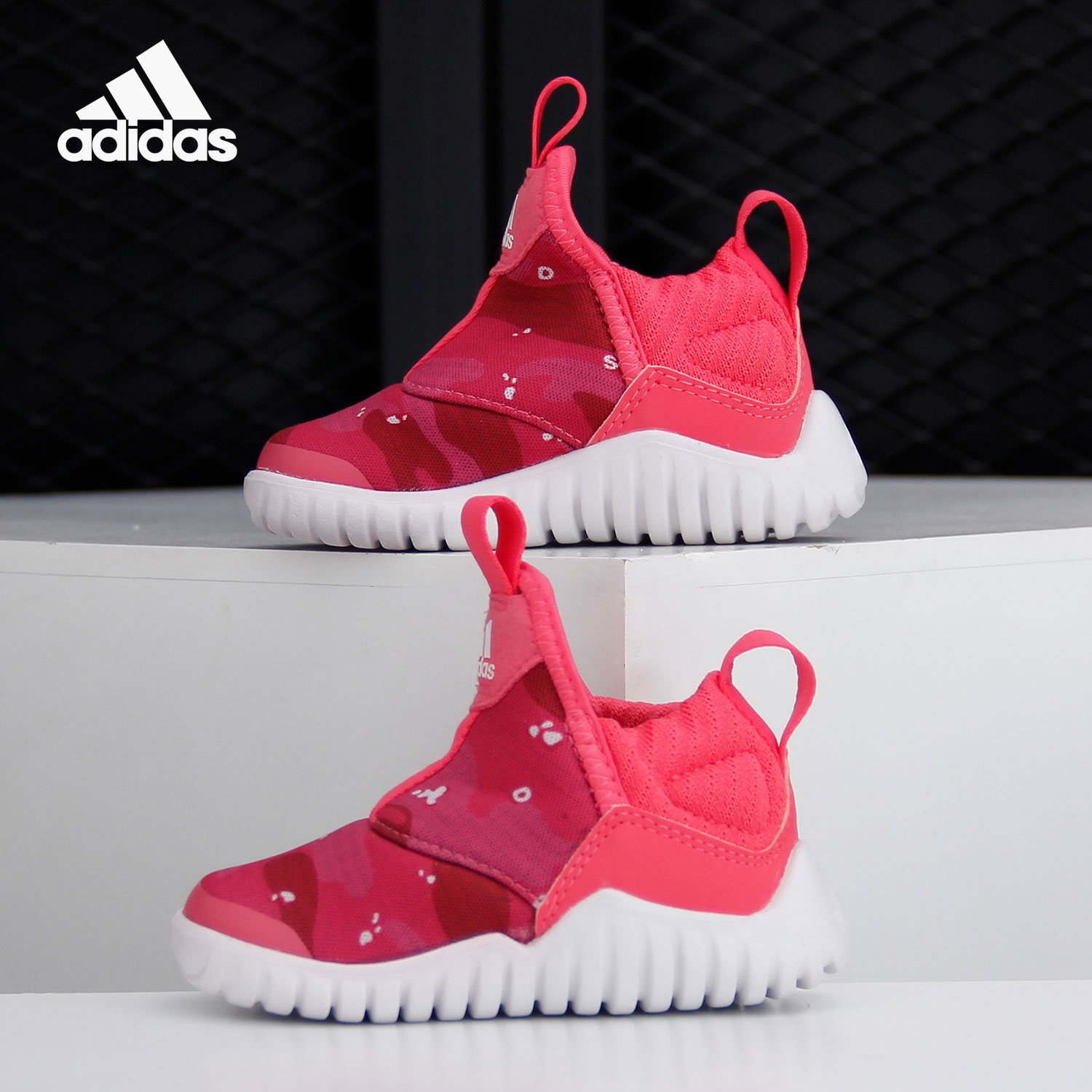 阿迪达斯儿童轻便运动鞋