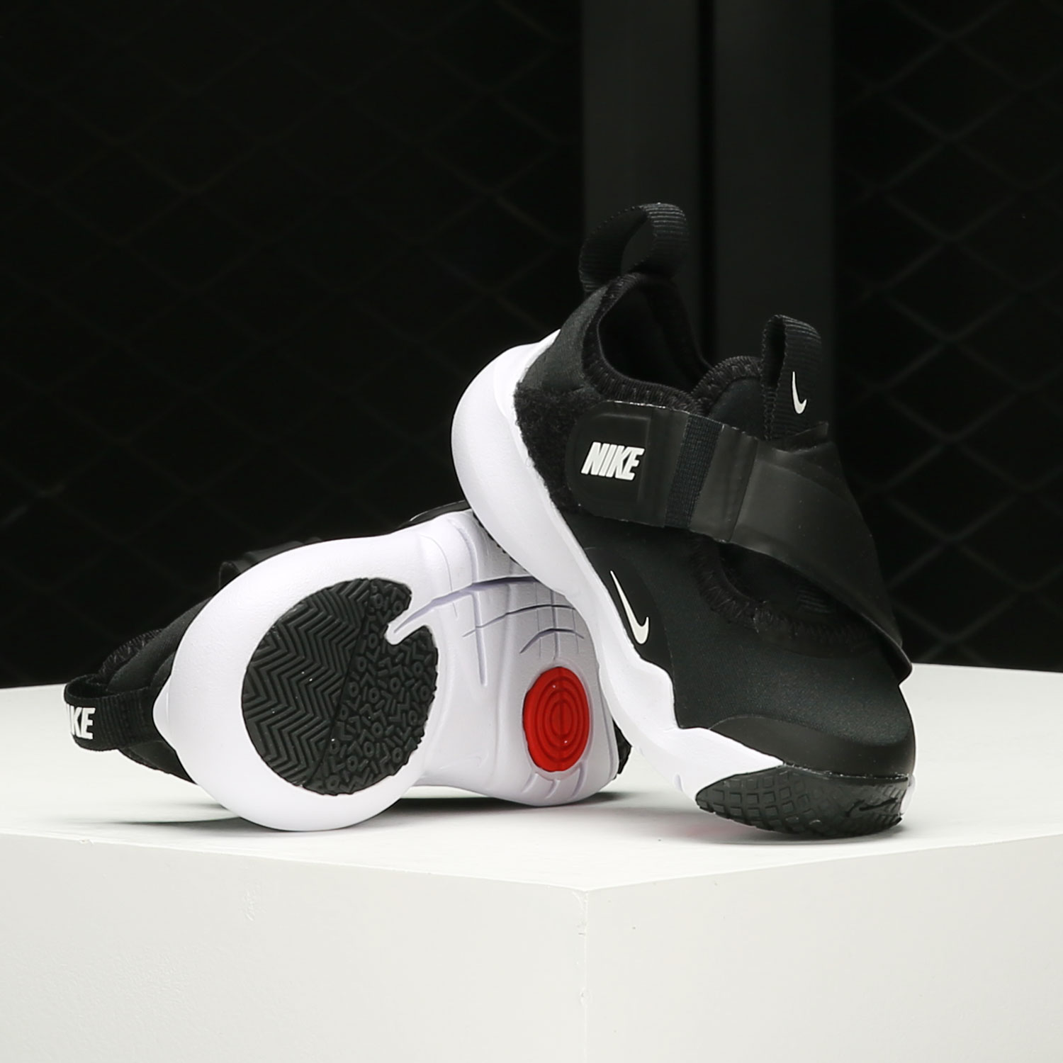 耐磨Nike/耐克运动鞋魔术贴