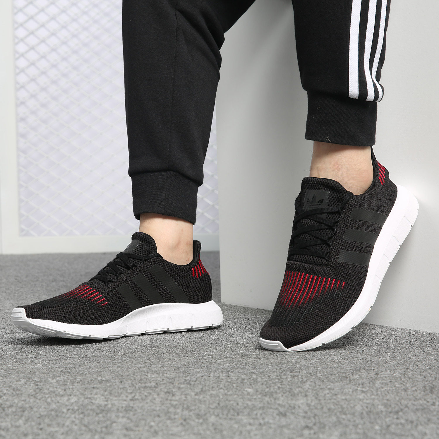 Adidas/阿迪达斯正品春夏新款Swift Run男女运动休闲鞋B37741