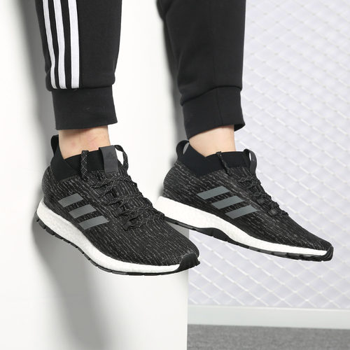 阿迪达斯BOOST男女跑步鞋缓震