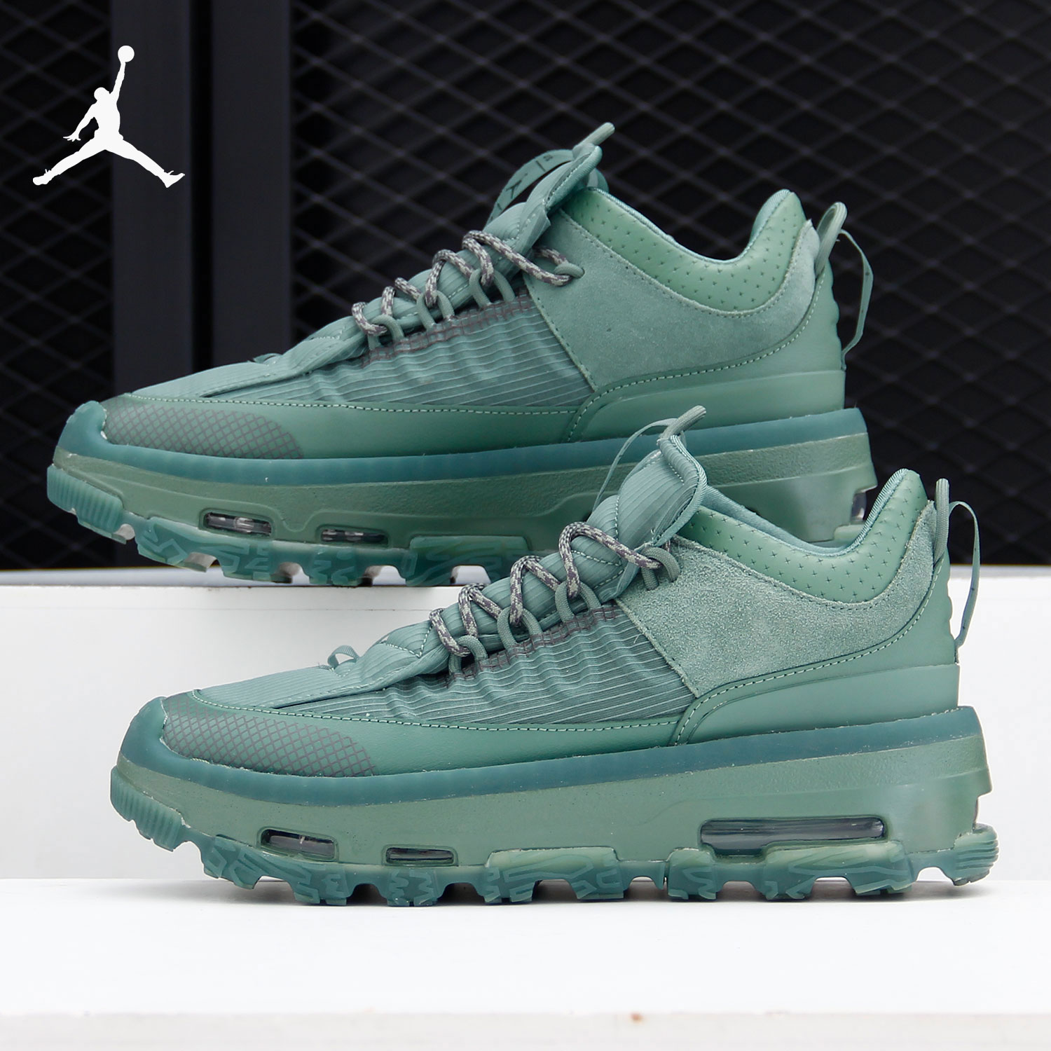 耐克女子缓震气垫运动鞋