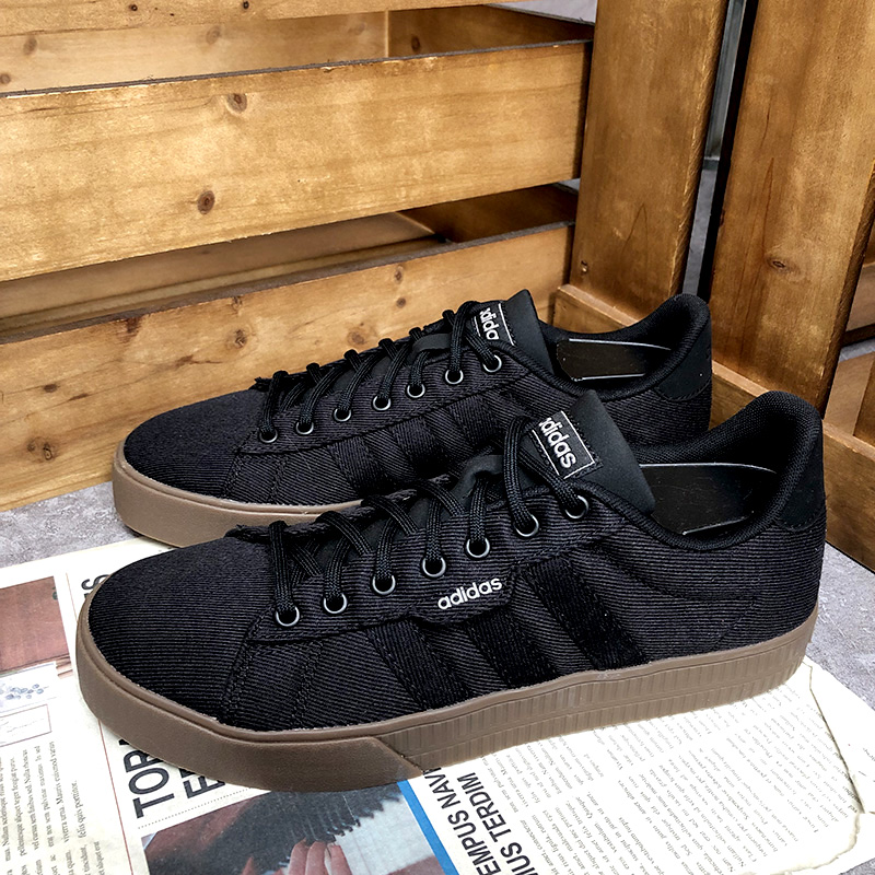 休闲鞋Adidas/阿迪达斯男女