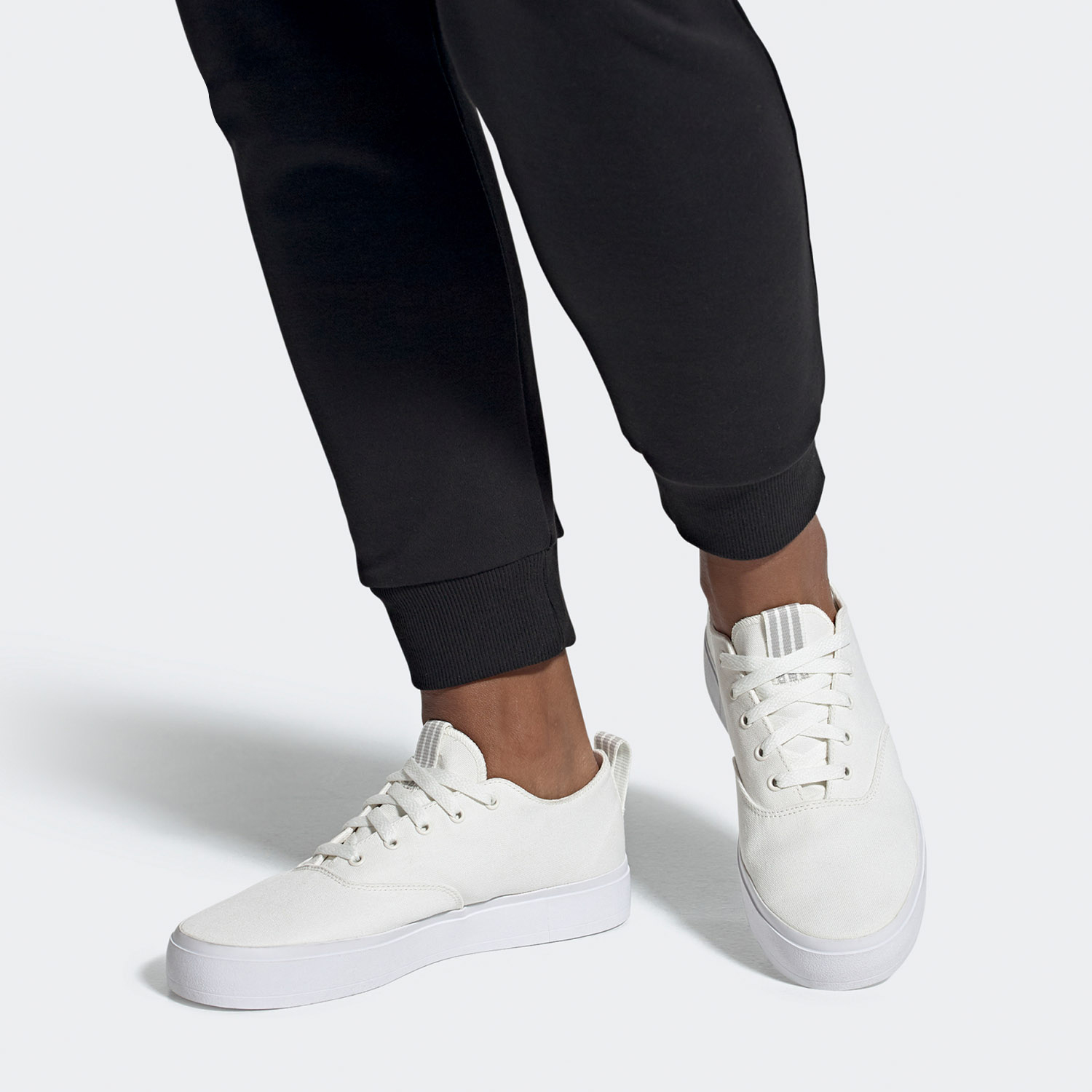 运动休闲鞋Adidas/阿迪达斯男女