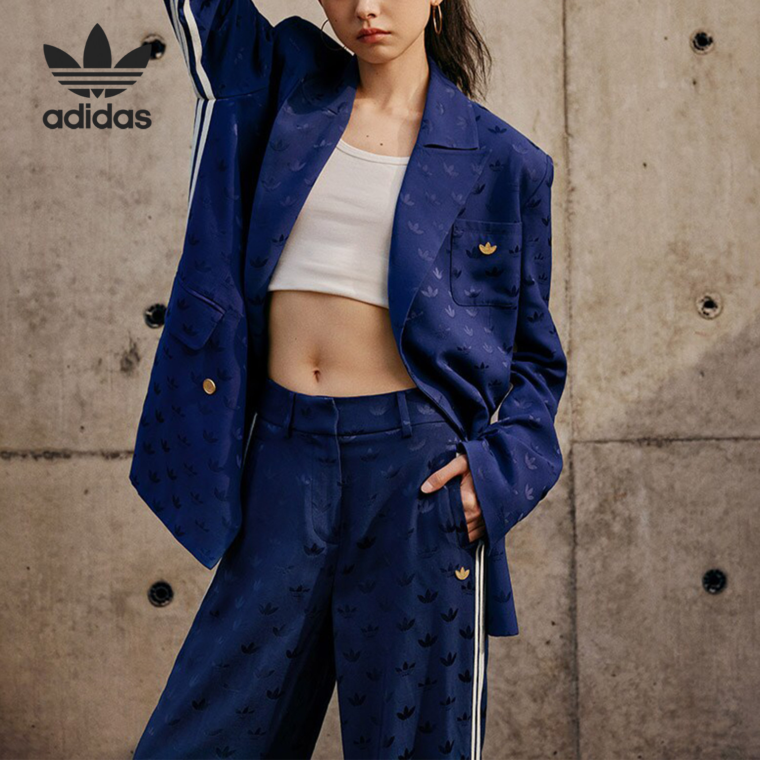 Adidas/阿迪达斯官方正品三叶草女士休闲时尚运动西装外套IX0935 - 实物图