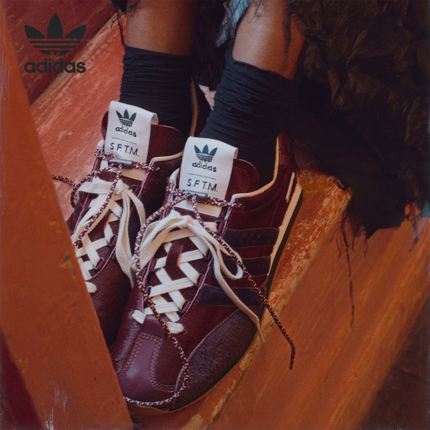 Adidas/阿迪达斯正品三叶草男女同款低帮透气休闲鞋JH9011