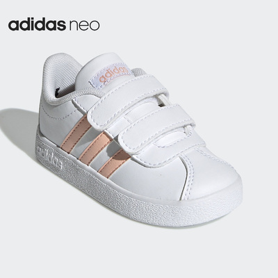 阿迪达斯小童休闲风运动鞋