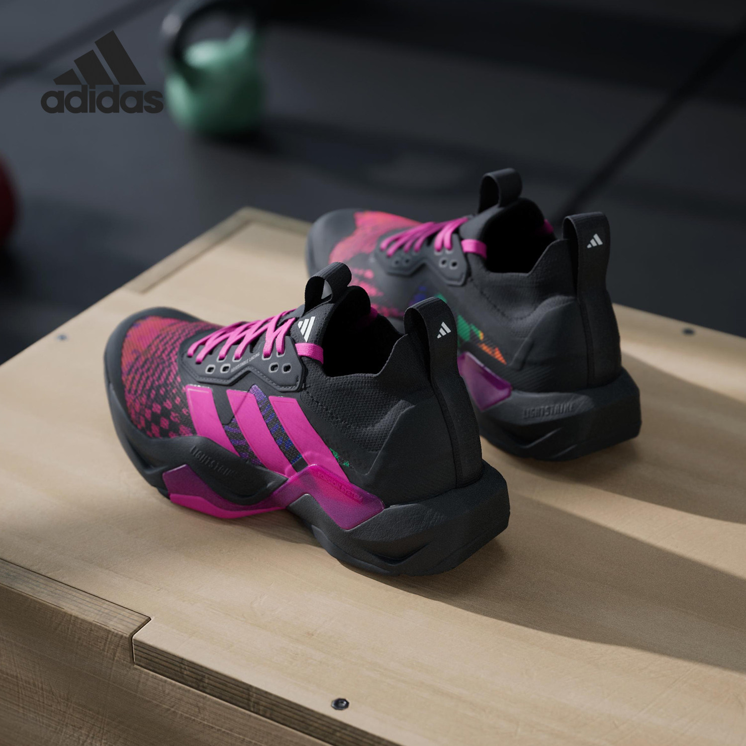 阿迪达斯女士复古休闲鞋