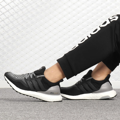 阿迪达斯ULTRABOOST男女跑步鞋