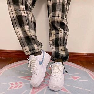 FORCE Nike DH4406 AIR ESS女子低帮板鞋 100 耐克正品