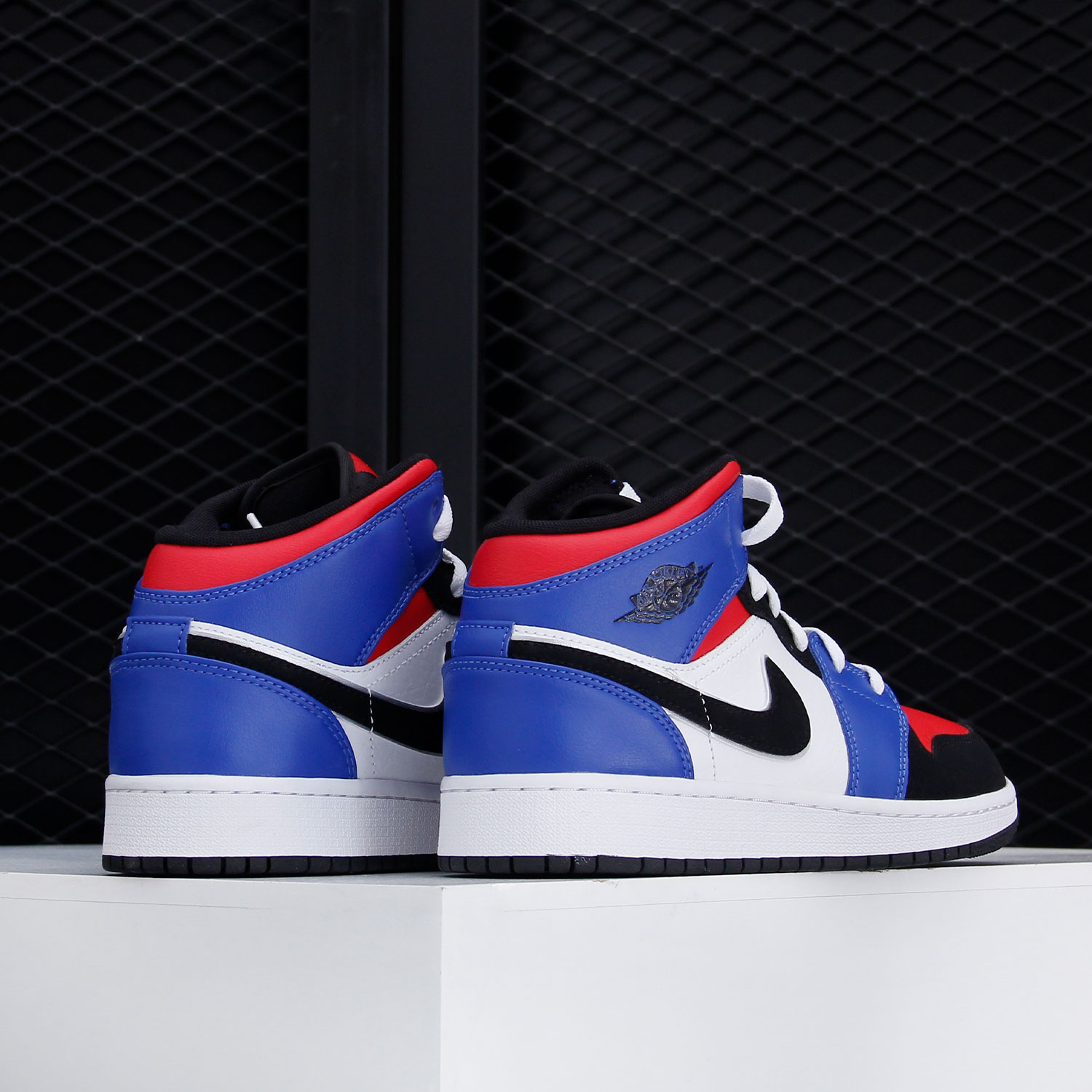 耐克春季高帮休闲风童鞋