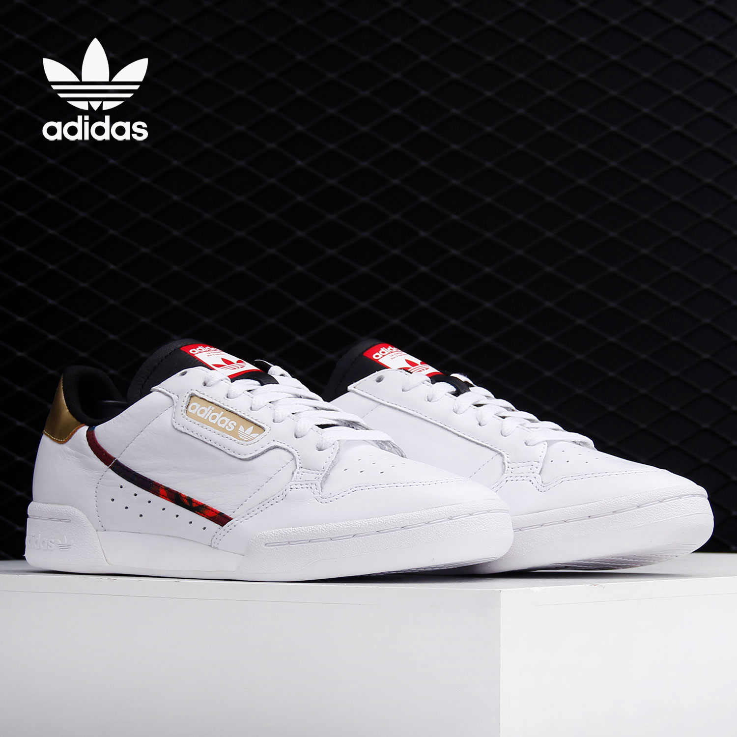 阿迪达斯男女经典低帮板鞋