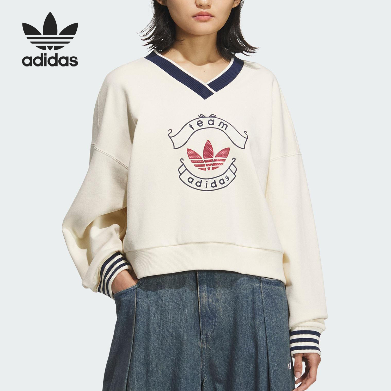 阿迪达斯女士运动宽松V领卫衣