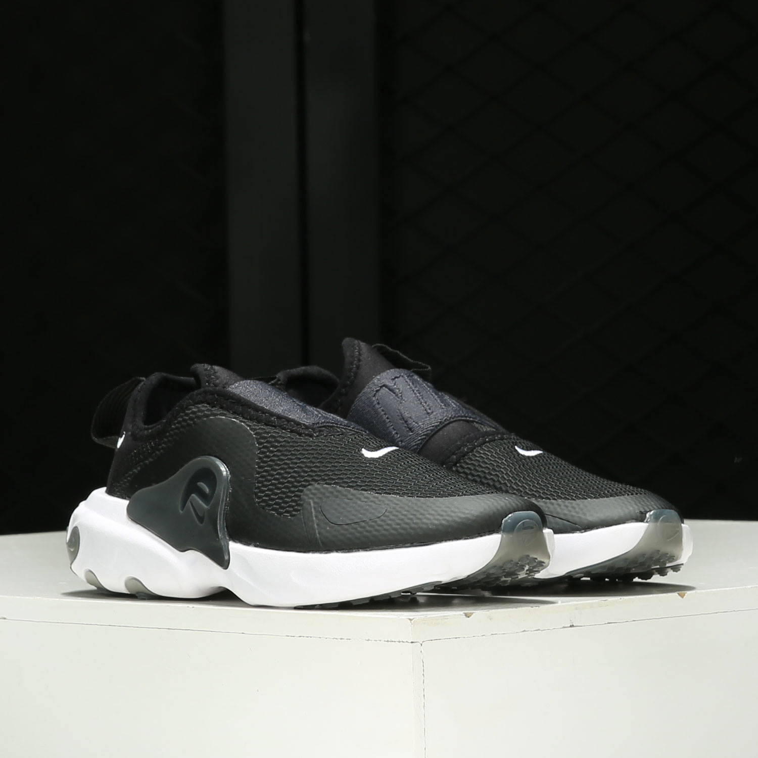 耐克大童休闲舒适运动鞋