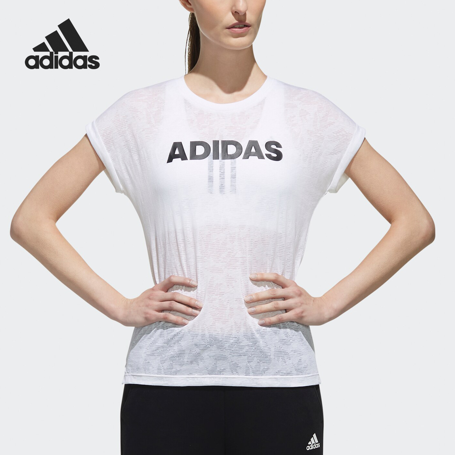 阿迪达斯女士运动休闲T恤