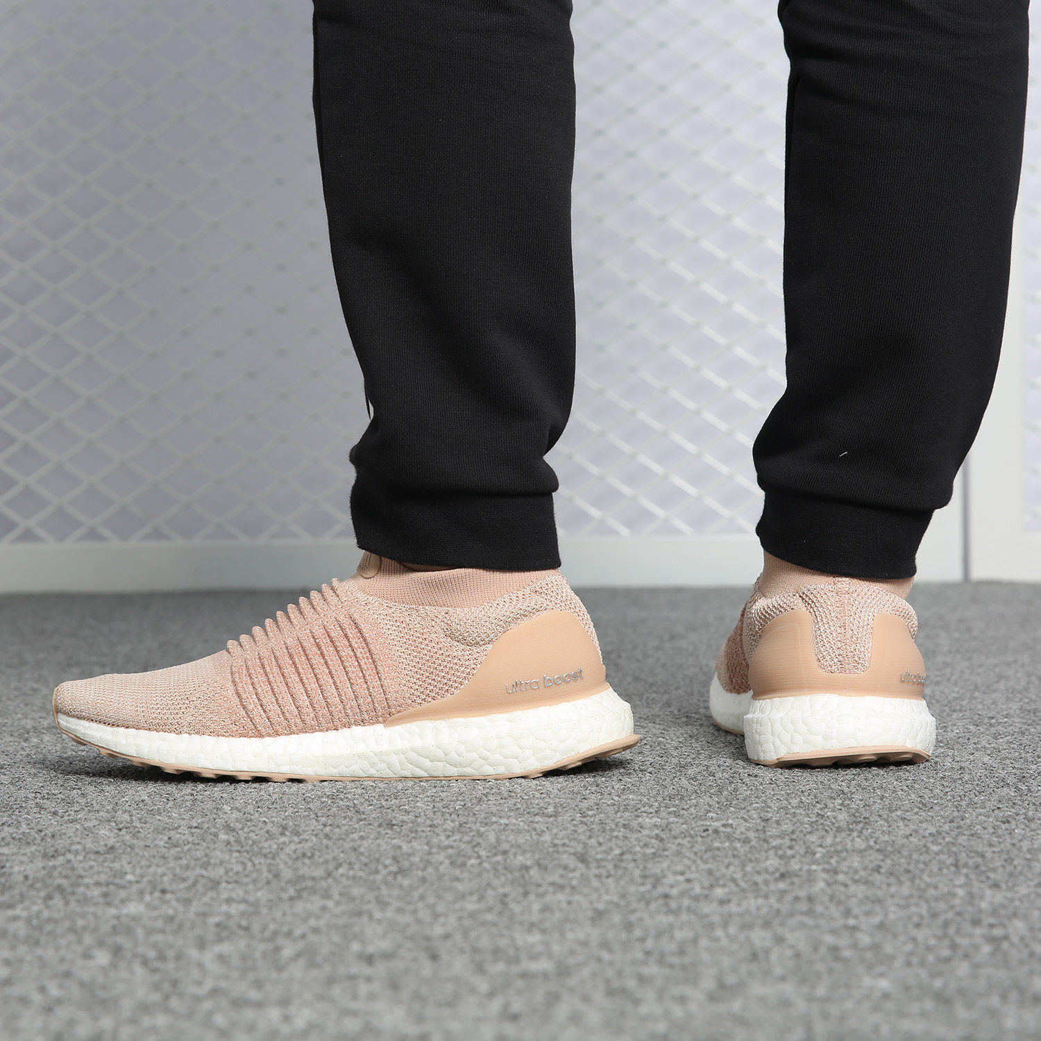 Adidas/阿迪达斯正品 女子UltraBOOST LACELESS运动跑步鞋 CQ0010
