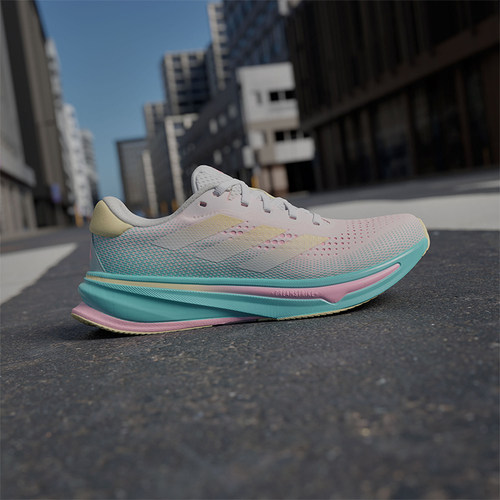 Adidas/阿迪达斯正品新款女士时尚运动跑步鞋IE1063