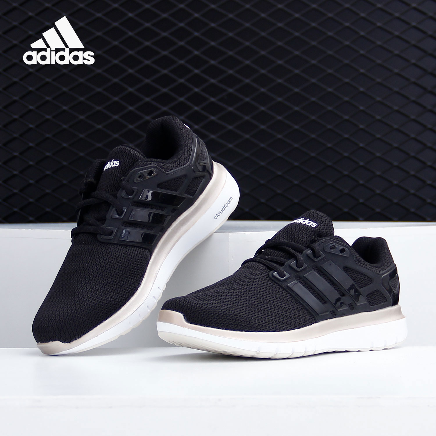 阿迪达斯女子舒适运动跑步鞋