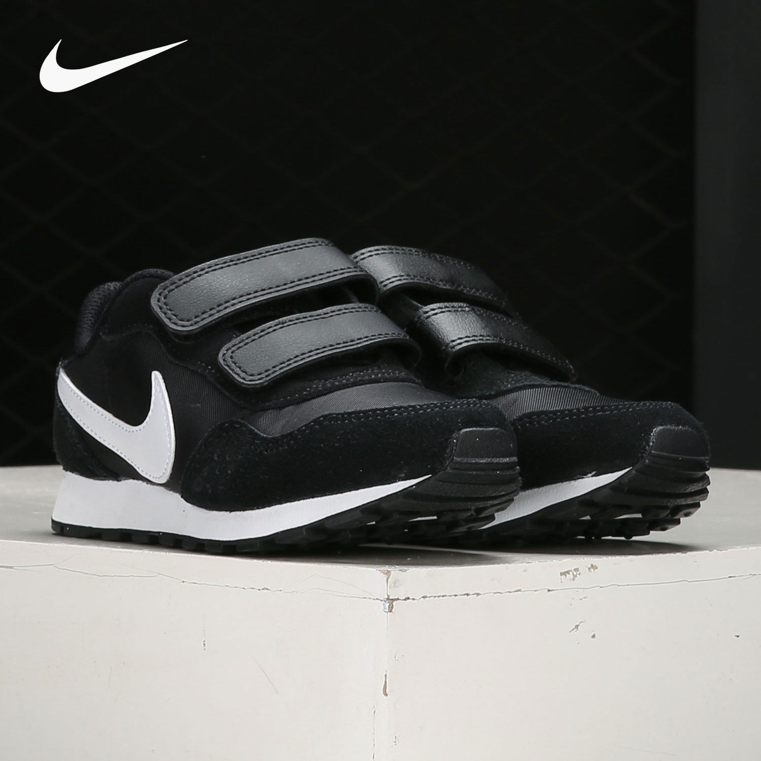 耐克秋季魔术贴儿童运动鞋