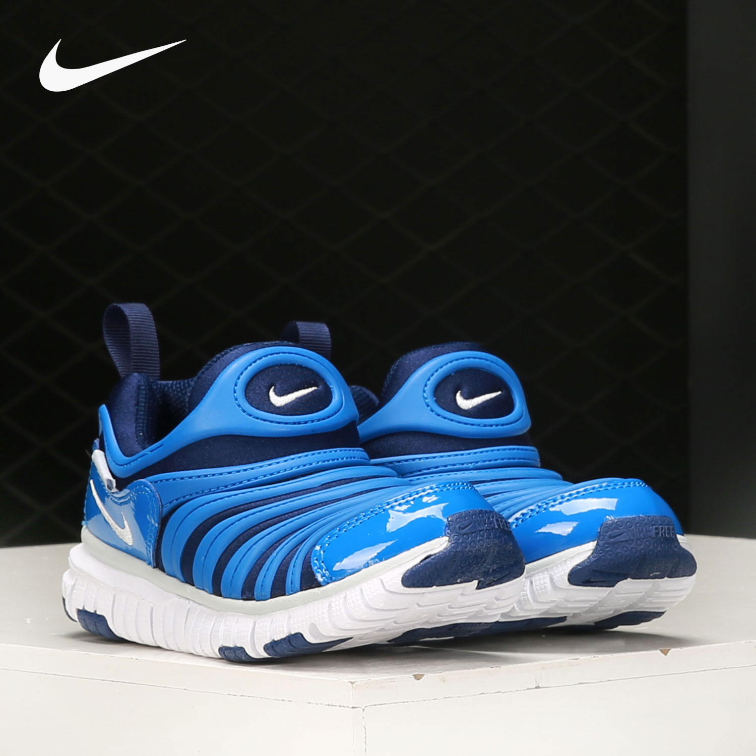 耐克大童毛毛虫运动鞋