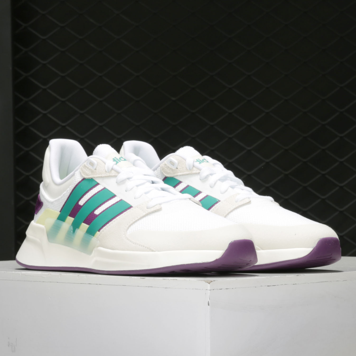 阿迪达斯正品女子运动鞋ee9882