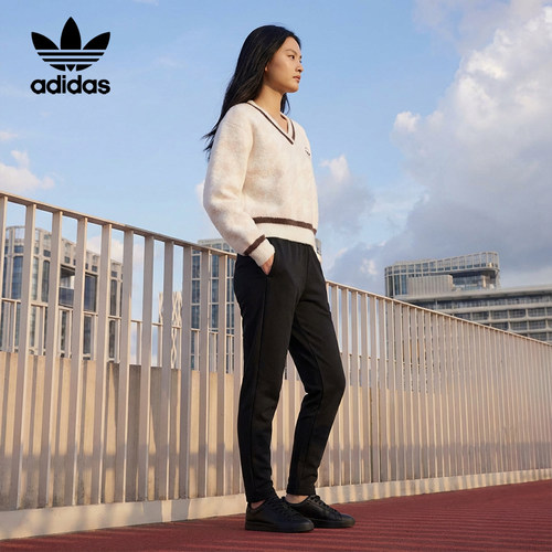 Adidas/阿迪达斯正品三叶草女士V领复古针织耐穿套头衫KC2687