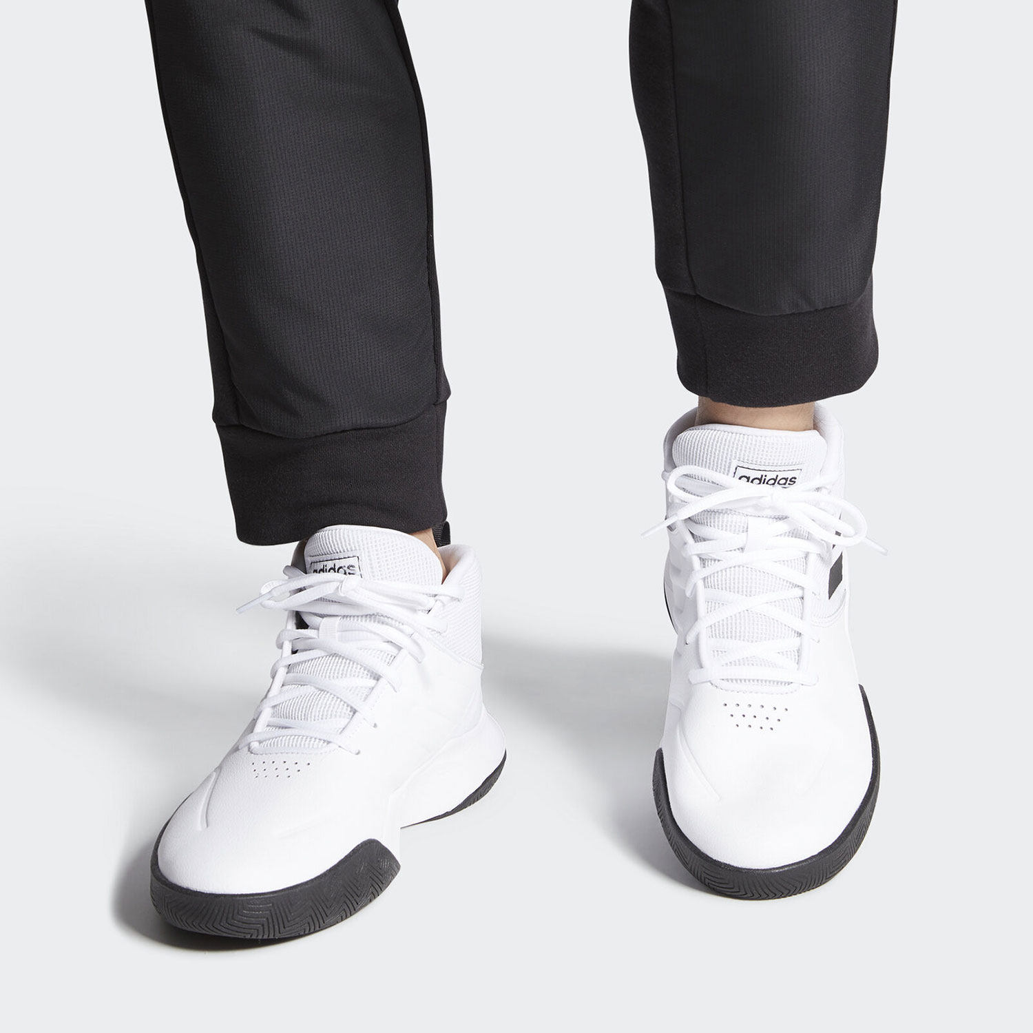 阿迪达斯男子中帮缓震篮球鞋