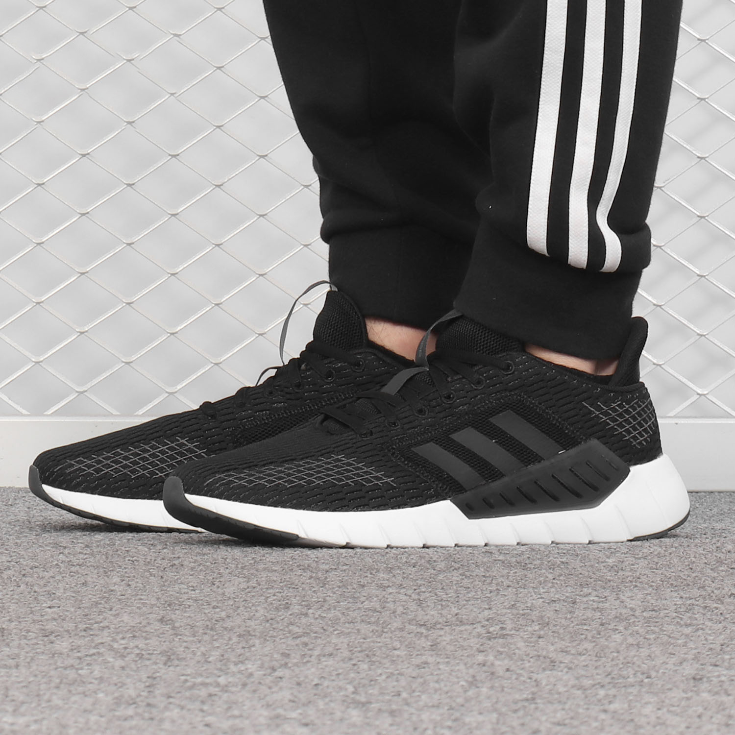 阿迪达斯清风系列男女跑步鞋