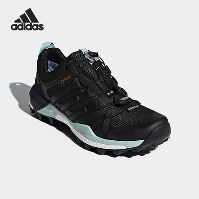 阿迪达斯女子休闲鞋CQ1744