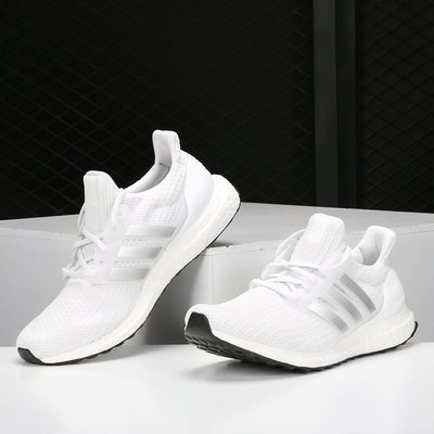阿迪达斯UltraBoost男女跑步鞋
