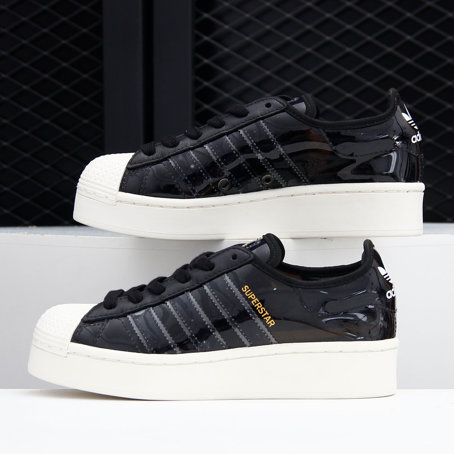 Adidas/阿迪达斯正品 三叶草 低帮系带女子运动休闲板鞋 FW8423
