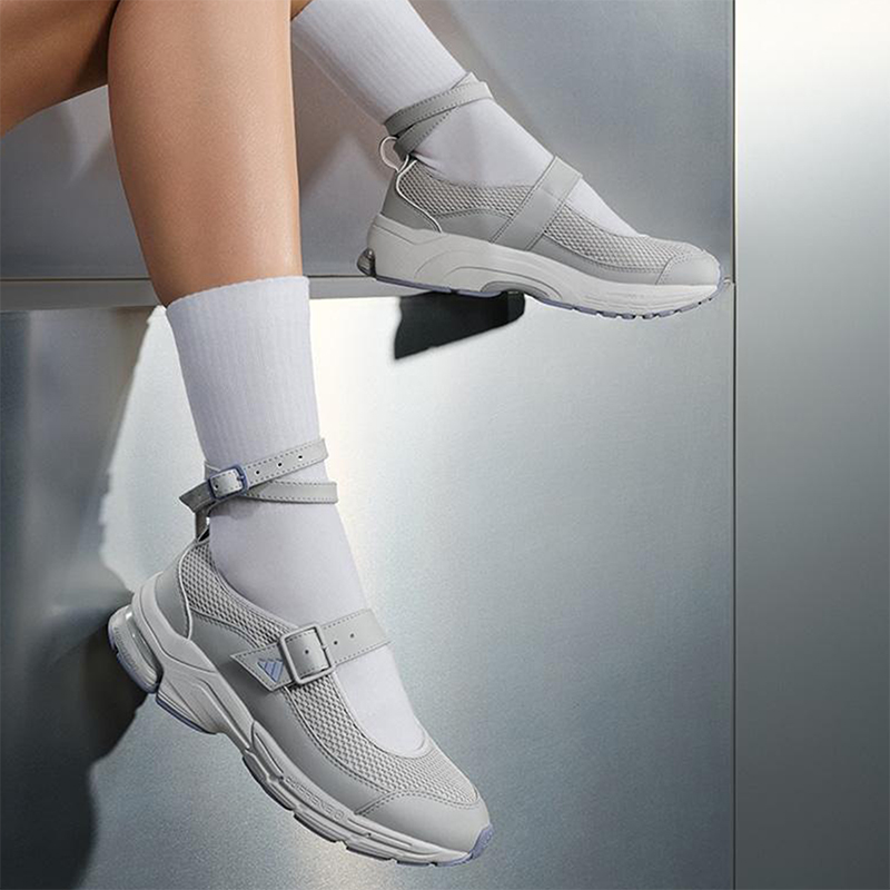 Adidas/阿迪达斯正品2025女士日常搭扣透气经典户外休闲鞋JP9287