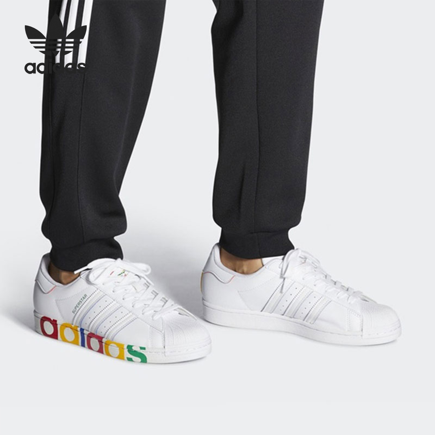 Adidas/阿迪达斯正品三叶草男女时尚低帮防滑休闲板鞋FY1147